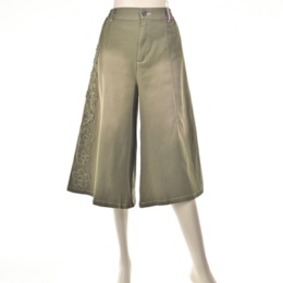 PERSONS ウォッシュ加工フラワーアップリケハーフパンツ