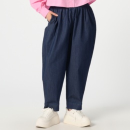 KiKKi タック入りストレッチデニムパンツ