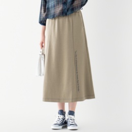 Remite ストレッチダンボールロゴセミフレアスカート