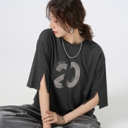 Remite 箔プリント袖スリットTシャツ
