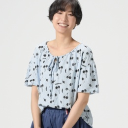 PERSONS チェリープリントギャザートップス