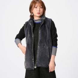 PCD フェイクレザーラインのスタンドネックロングジレ