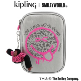 KIPLINGｘSMILEYWORLD 100ペンズ ラージポーチ
