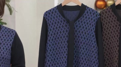 PCD ロゴラメジャカードポケットのVネックニットカーディガン ピエール