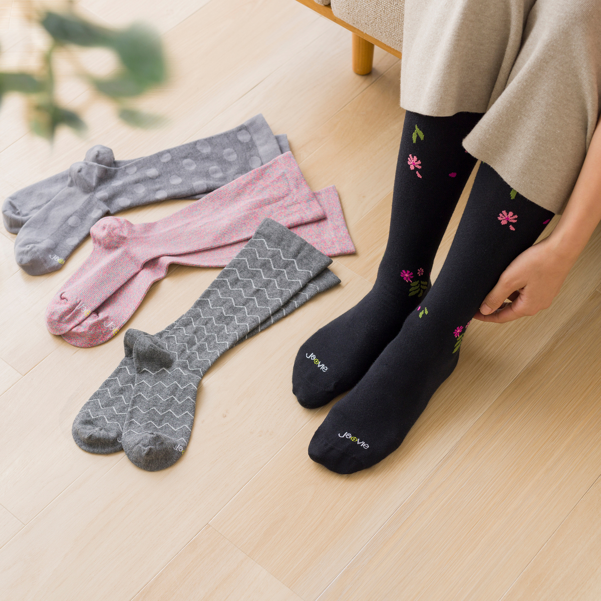 ゆびのばソックスレギュラーホワイトS ダークグレーS ネイビーSの 4足