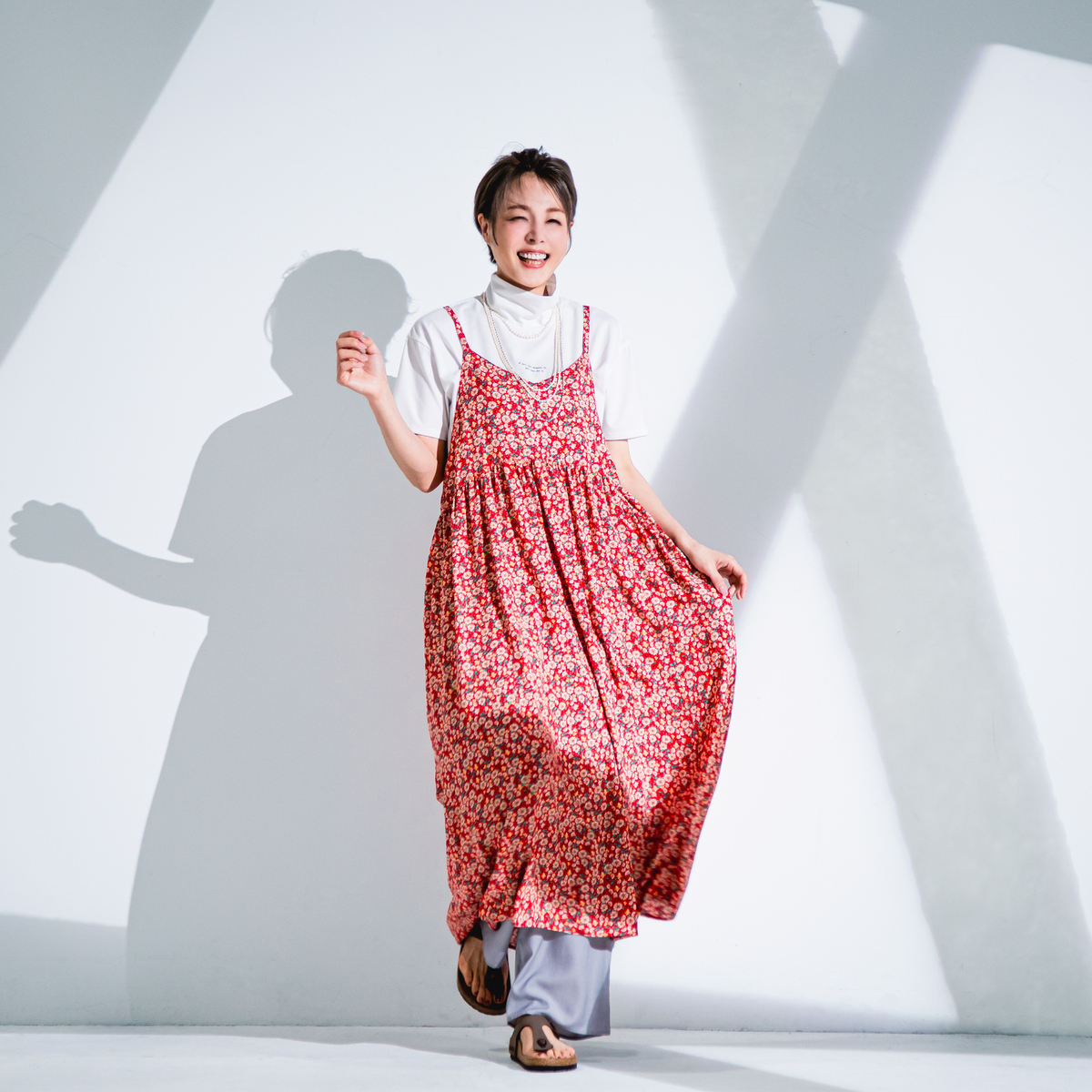 新品タグ　未使用　大きいサイズ44 スーパービューティー　花柄ワンピース 美品 スーパービューティー お花柄ワンピース 大きいサイズ44 【公式通販】