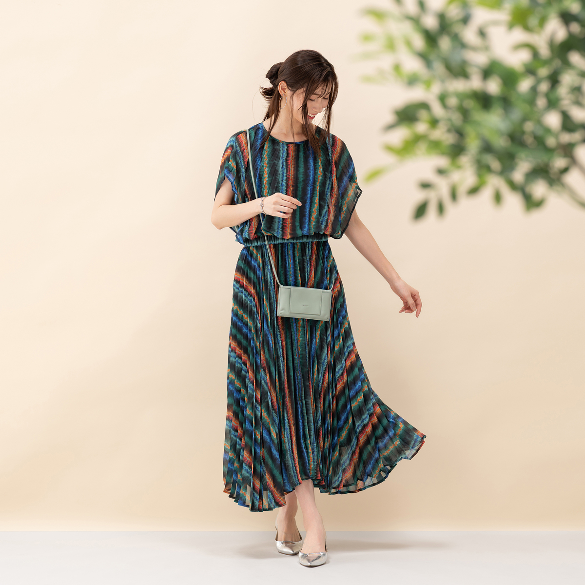 アルテソワ プリーツワンピース 13号 QVC アルテソワ⁄ プリーツワンピースL⁄黒⁄QVC