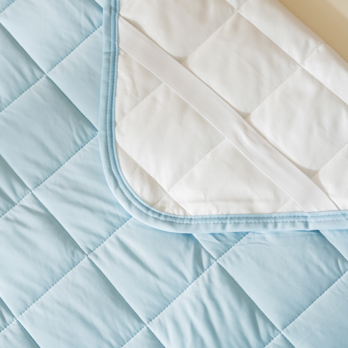 丸八真綿 ひんやりさらさら冷感敷きパッド - QVC.jp