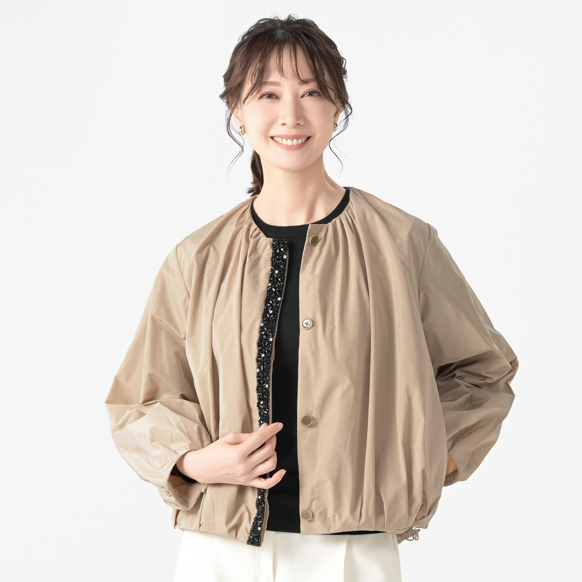 美品　DoCLASSE前立てビジュー・タフタブルゾン9号　撥水　軽量　ゆったり 前立てビジュー・タフタブルゾン/40代50代からのレディース