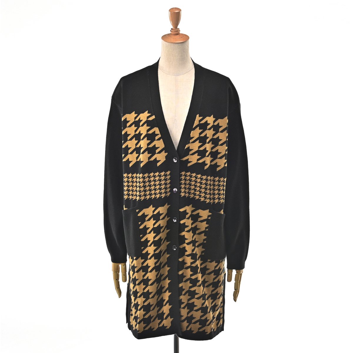 【美品】HUGO BOSS　ニット カーディガン　XXXL　千鳥柄　現行モデル 大人気！！千鳥柄厚手ニットカーディガン セーターレディース