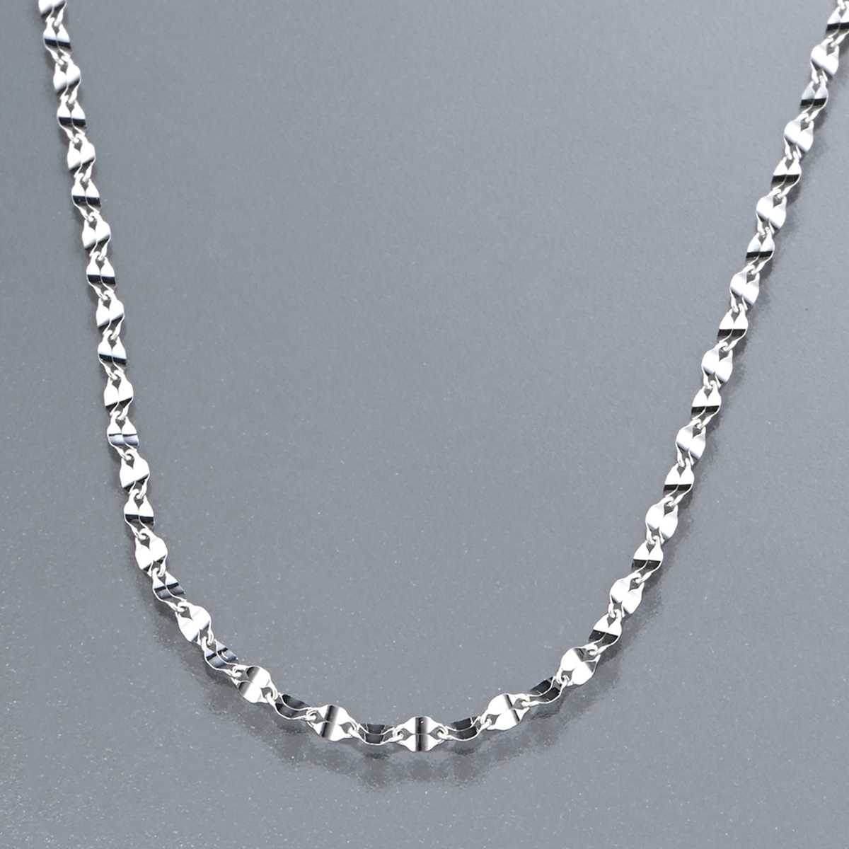 純プラチナ リーフペタルチェーンネックレススライド式アジャスター付