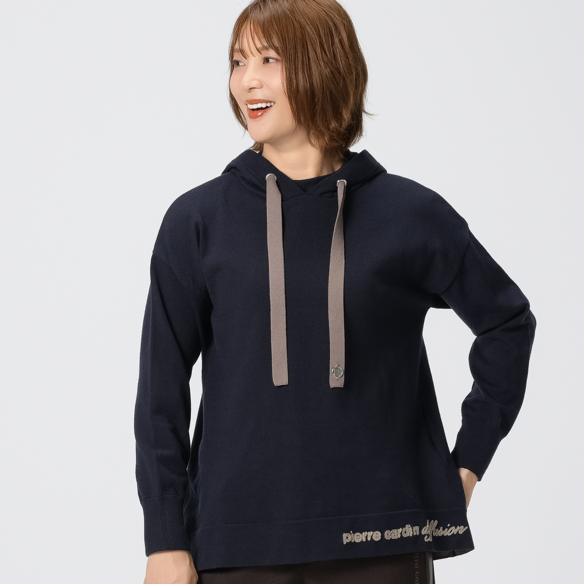 PCD チェーンロゴ刺繍のフーディーニットチュニック ピエール カルダン 