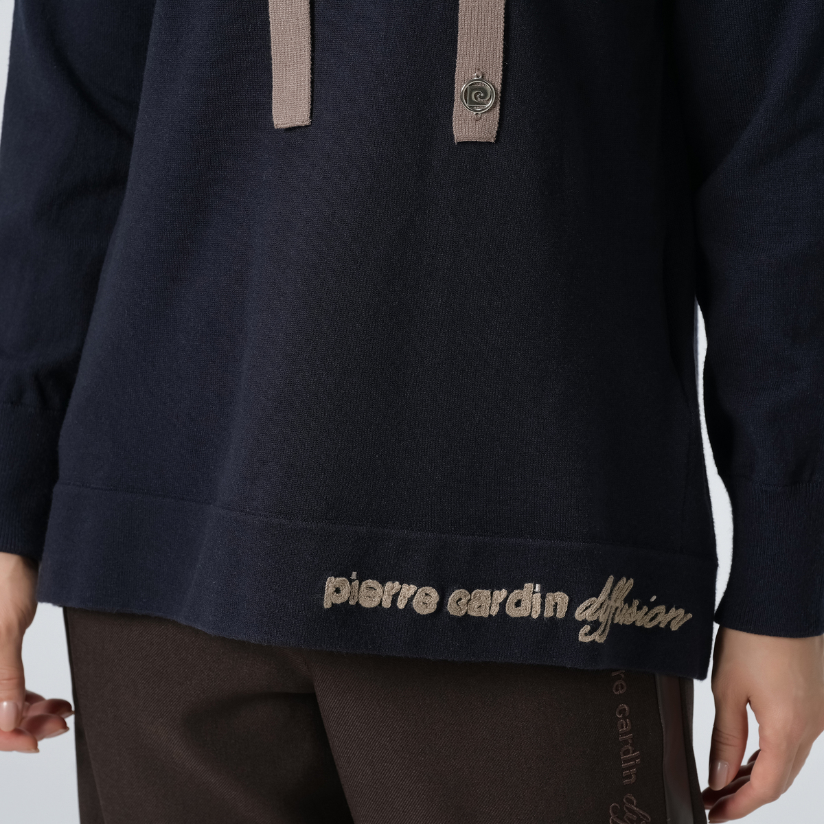 PCD チェーンロゴ刺繍のフーディーニットチュニック ピエール カルダン 
