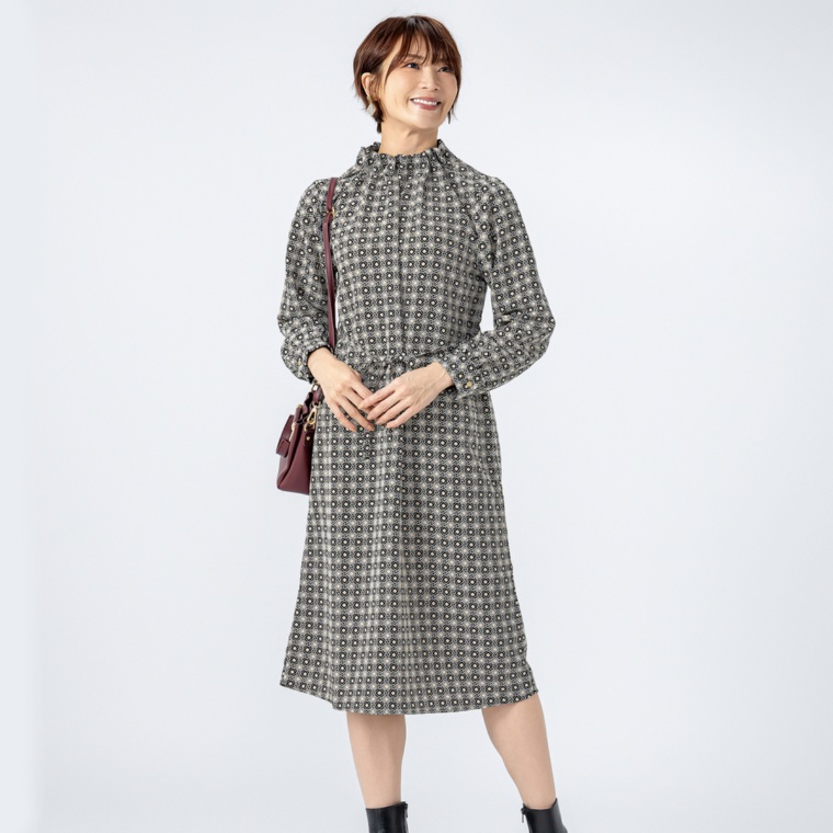 Provador 楽ちんタックハイネックワンピース