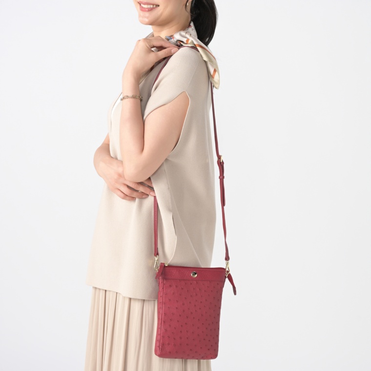 ロダニア オーストリッチスクエアデザインポシェット