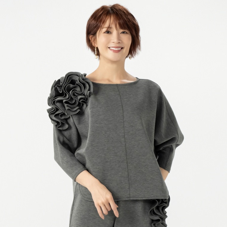 Anne Coquine ダンボールニットフラワーフリルプルオーバー