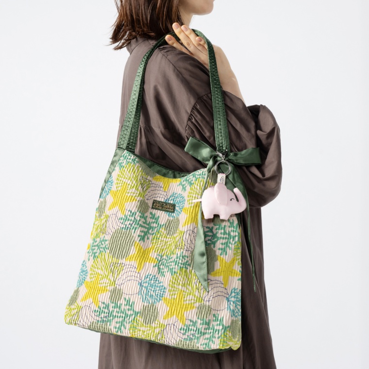 NaRaYa プリーツトートバッグ チャーム付き