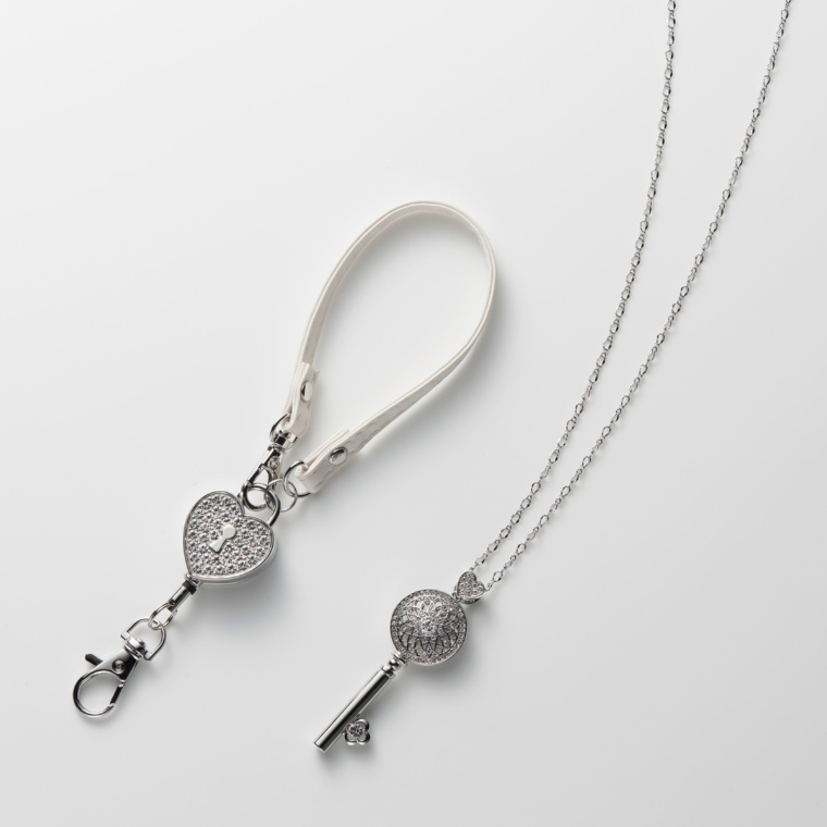 JNクリスタルガラス幸福の鍵 ホイッスルペンダント&リールセット