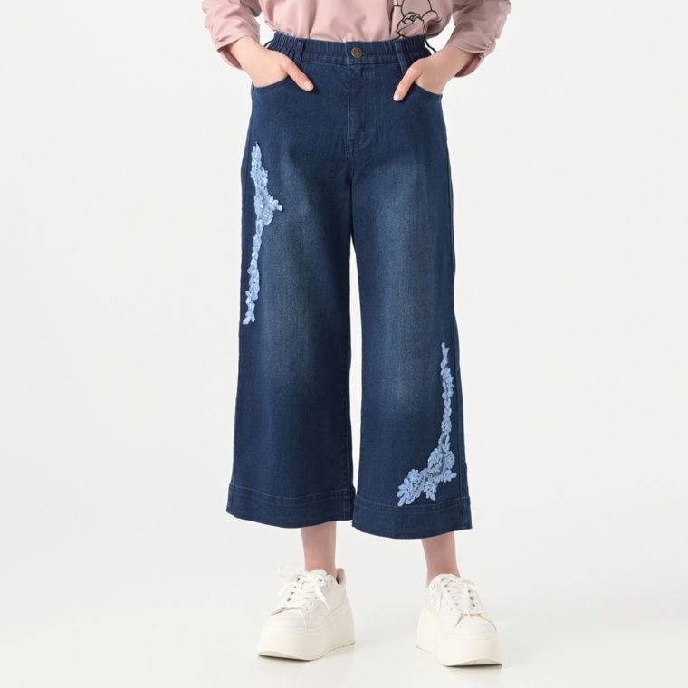 &LOVE 贅沢フラワーレースモチーフのデニムワイドパンツ