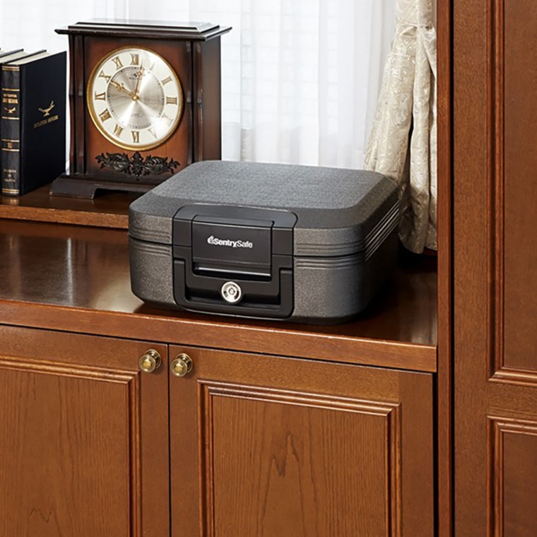 セントリー ポータブル金庫 耐火防水性能 7.8L