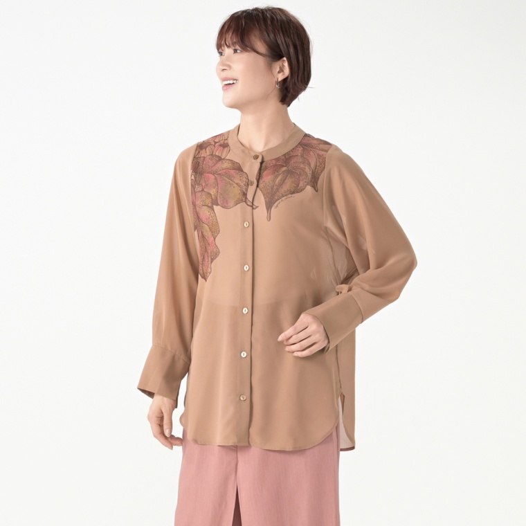 calma ボタニカルプリント 透明感UPシフォンシャツ