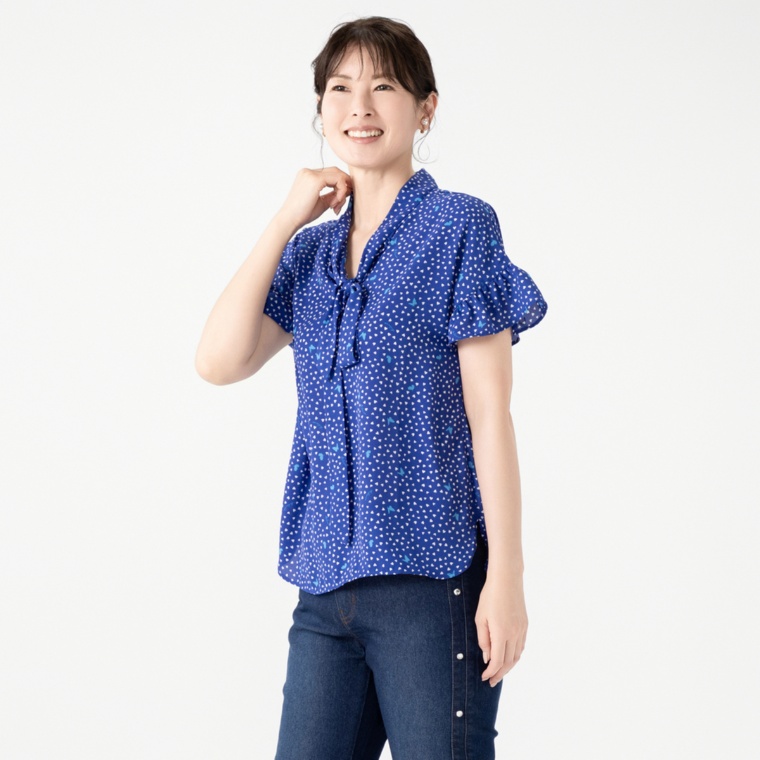 &LOVE さくらハートの華やかボウタイブラウス