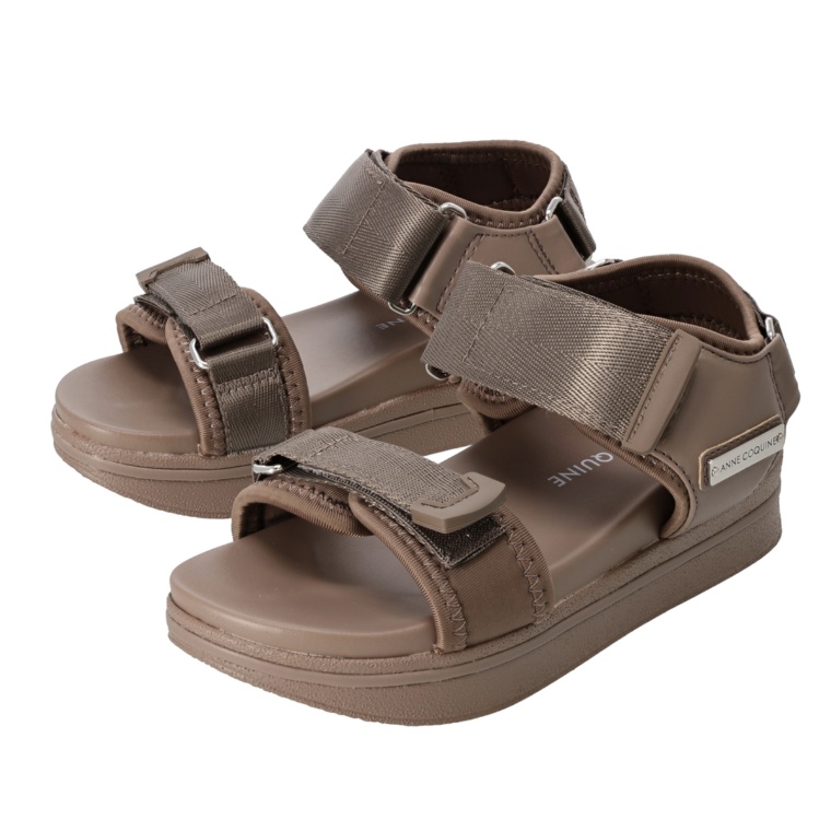 Anne Coquine 幅が調節できるストラップサンダル