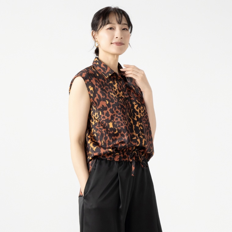 MASAGO アニマルプリントサテン素材ノースリーブブラウス