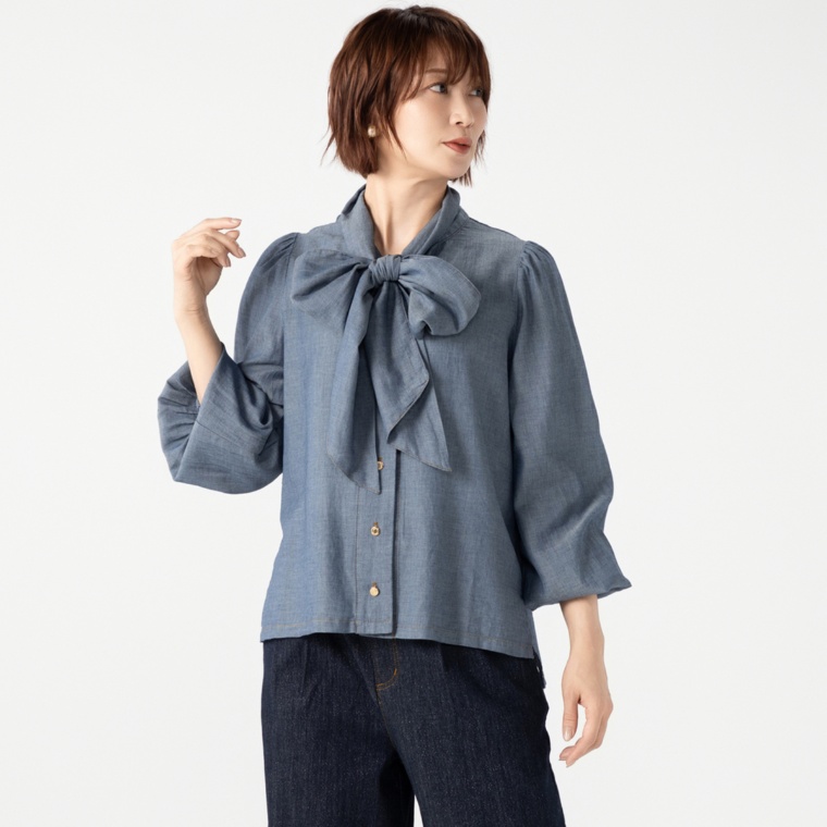 Anne Coquine ライトオンスドビーデニムボウタイブラウス