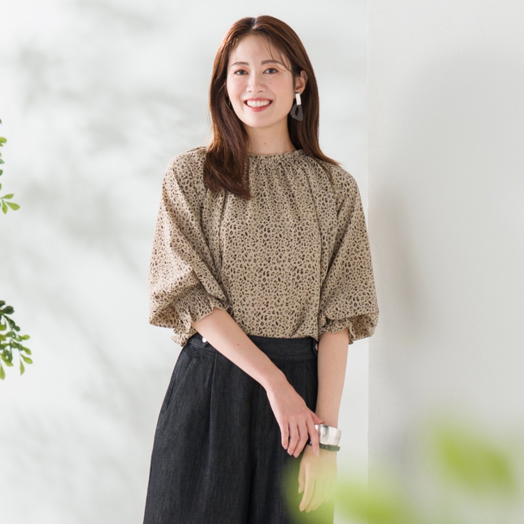 Coeur sucre アニマルプリント シャーリングフリルブラウス