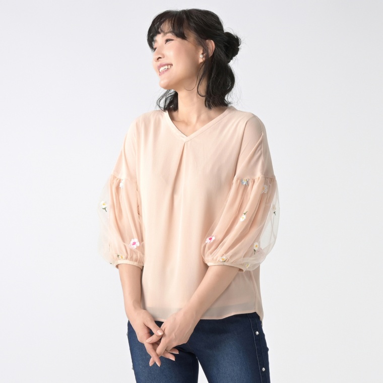 &LOVE さらりと快適なフラワー刺繍スリーブトップス