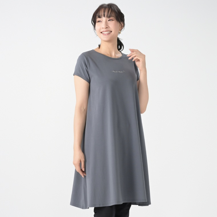 KidsAngel 刺繍ストーン付き半袖ワンピース