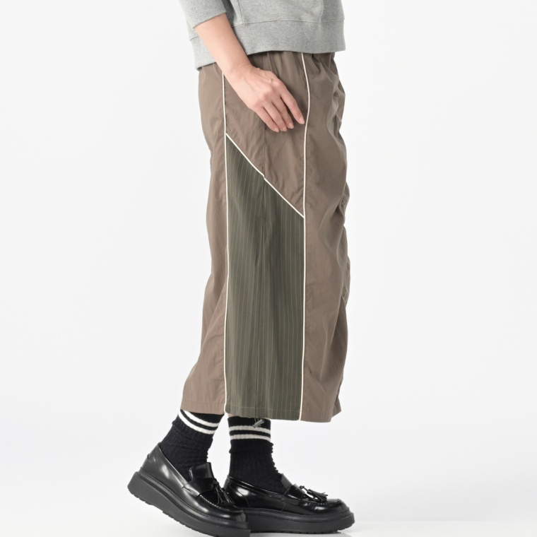 GRC ラインアクセントシャーリングデザインスカート