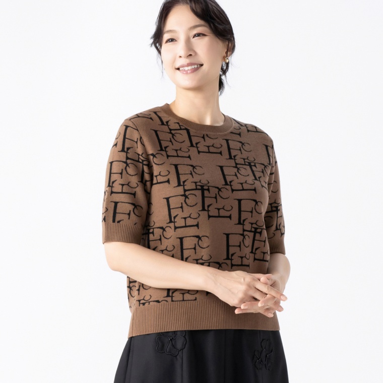 FEE CERISE ブランドロゴ柄メリノウールニットプルオーバー