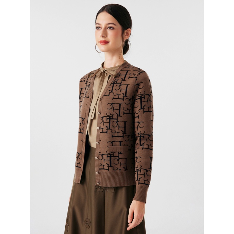 FEE CERISE ブランドロゴ柄メリノウールニットカーディガン