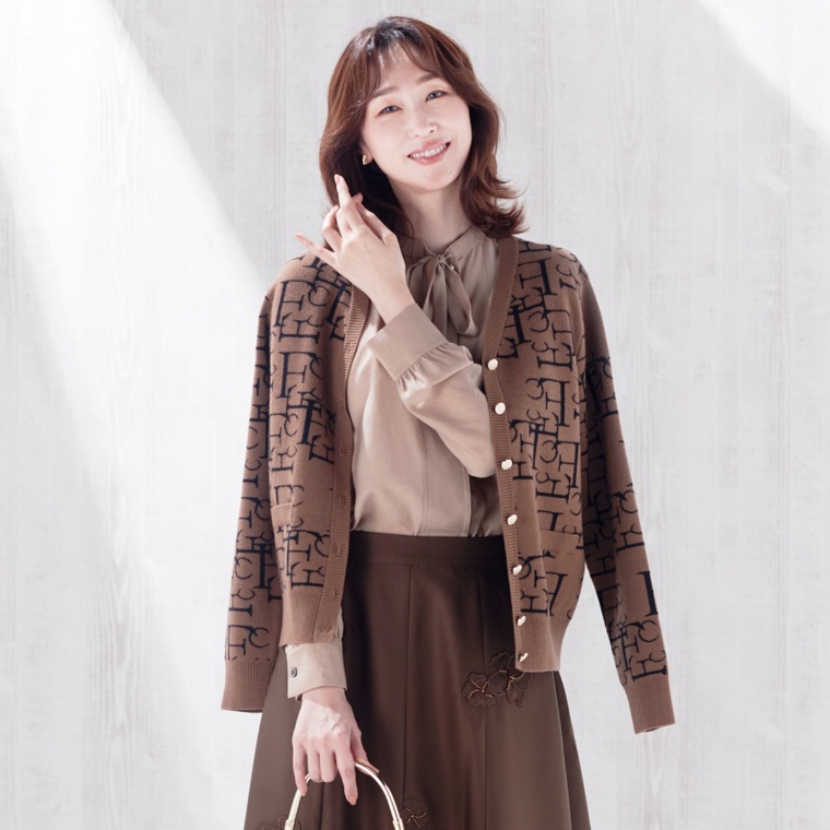 FEE CERISE ブランドロゴ柄メリノウールニットカーディガン