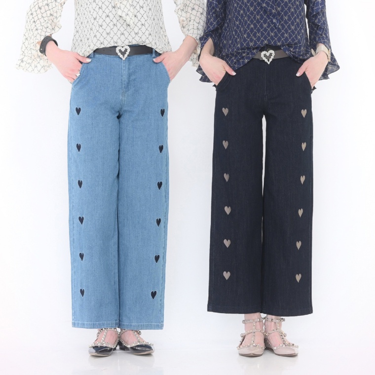 &LOVE むっちゃ幸せハート刺繍のストレートデニムパンツ
