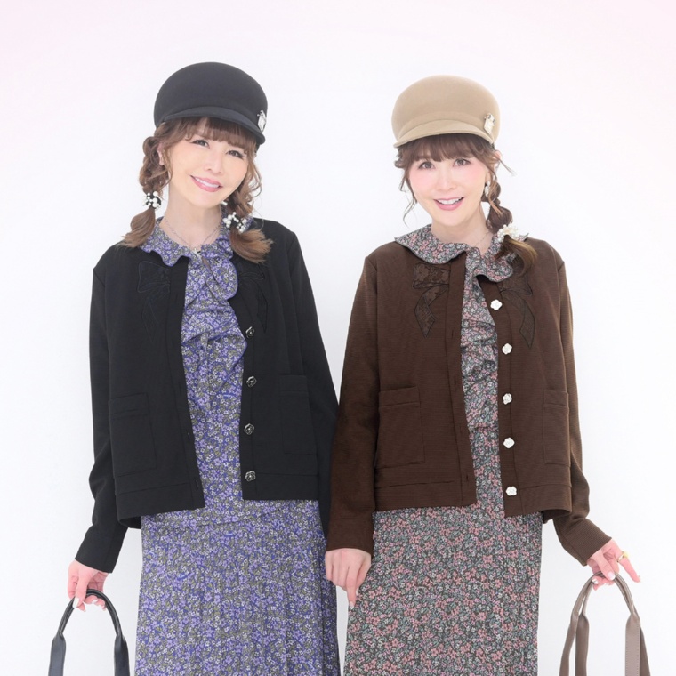 &LOVE リボンモチーフのカメリアボタンリップルカーデ