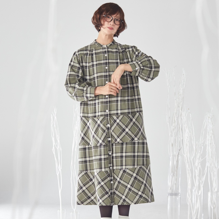 スクープクラブ 襟元スッキリバンドカラー チェック柄ワンピース