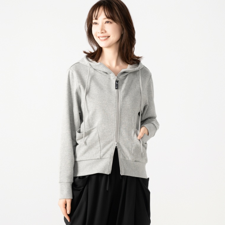 KawaiOkada 裏毛素材のゆったりシルエットパーカー