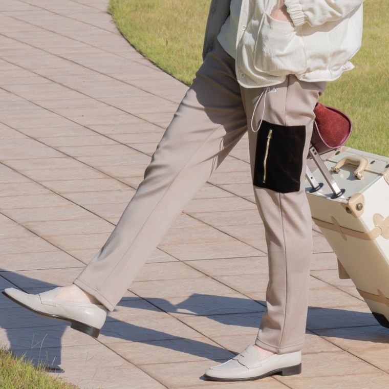 FILA UV裏ベロアヒートアシメデザインカーゴパンツ