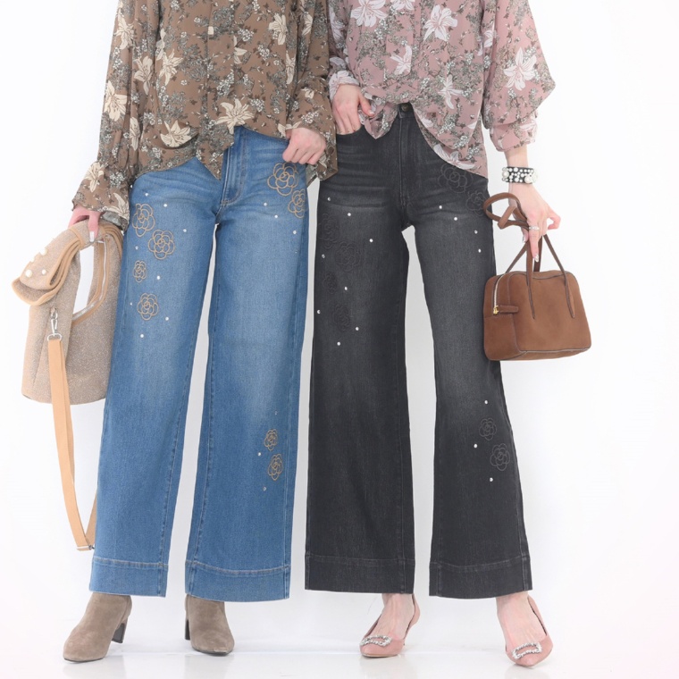 &LOVE カメリア刺繍のキラキラデニムワイドパンツ