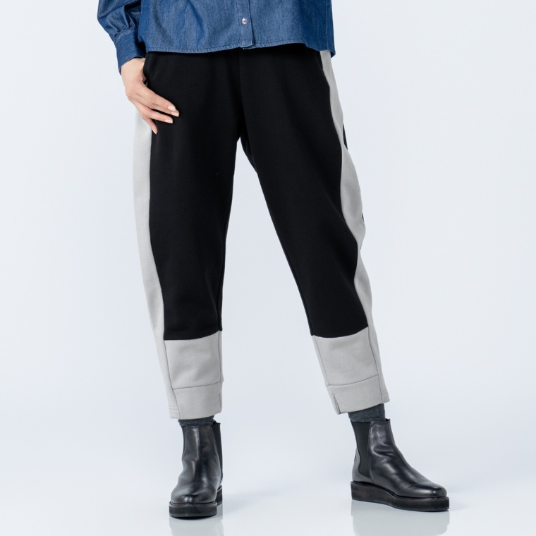 KiKKi 裏毛素材の配色ペグトップパンツ