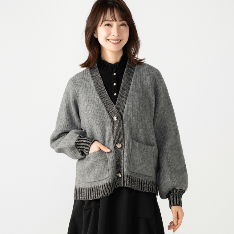 &LOVE フェミニンフォルムなラメニットカーデ