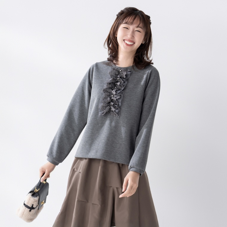 &LOVE パールビジューのデコラティブふりるトップス