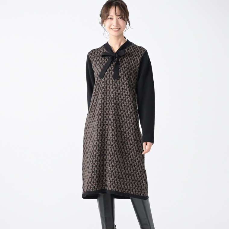 PCDモダンライン使いのジオメトリック柄ボウタイニットワンピース