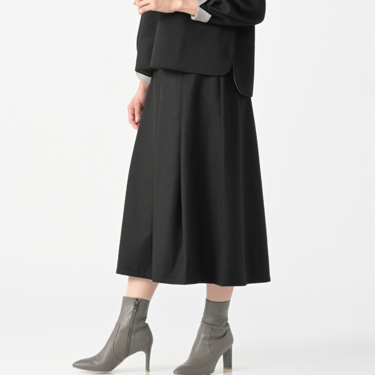 YukaKoshino インバーテッドタック使いのAラインスカート