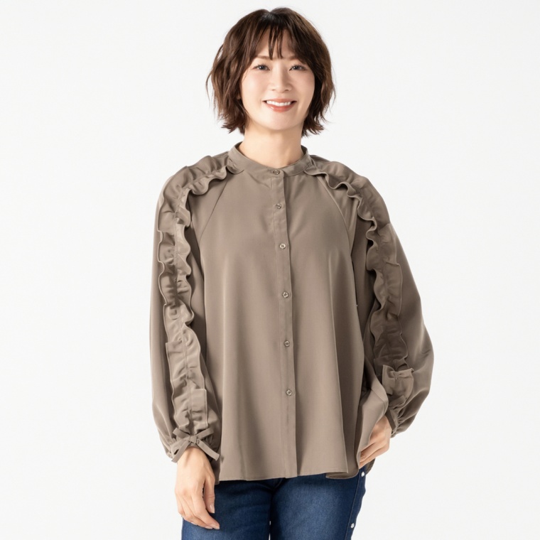 &LOVE ラインふりるスリーブの華やかフェミニンブラウス