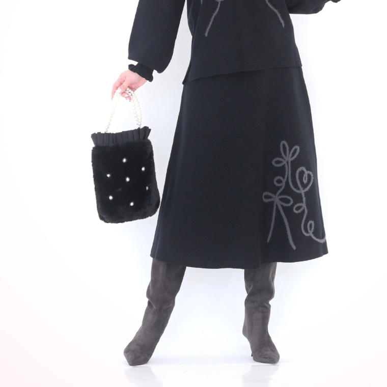 &LOVE シャギーコード刺繍のときめきニットスカート