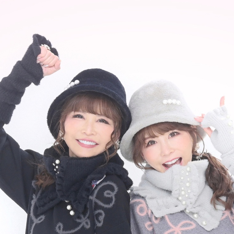 &LOVE 幸せパール調ビジューのエコファーバケットハット